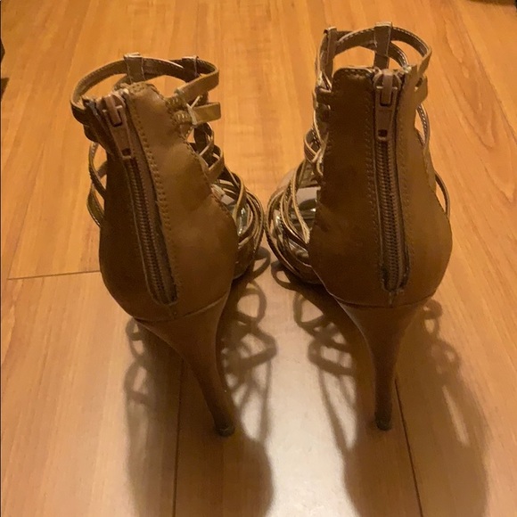 Heels - Picture 4 of 4